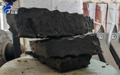 污泥增效劑在印染廠可實(shí)現(xiàn)污泥深度脫水-青島仕駿