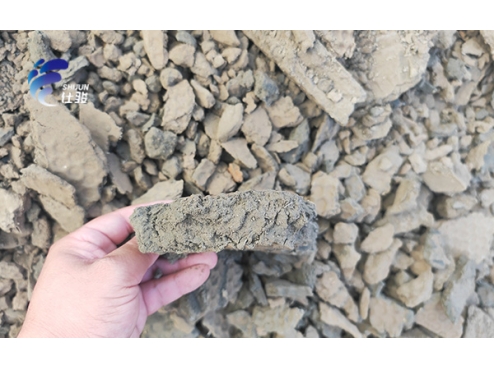 污泥深度脫水劑對板框壓濾機(jī)效果好嗎-粘濾布嗎？-青島仕駿